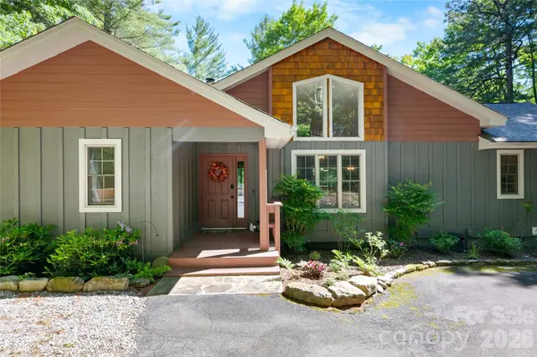 522 Toxaway CT, Lake Toxaway, NC 28747