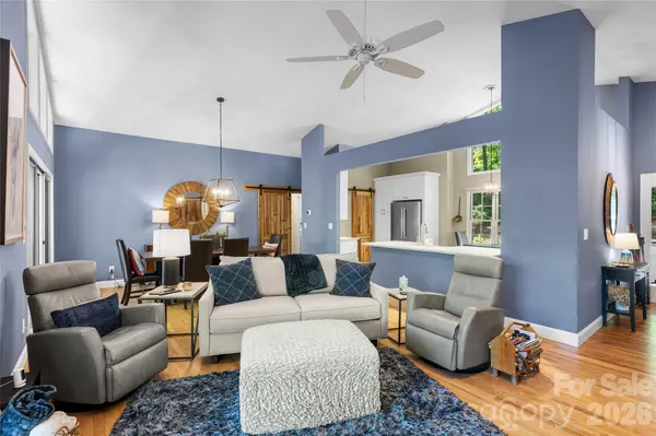 522 Toxaway CT, Lake Toxaway, NC 28747