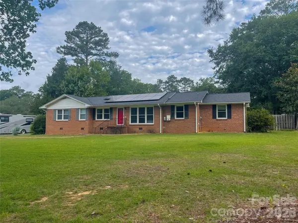 14 Hamden CIR, Cheraw, SC 29520