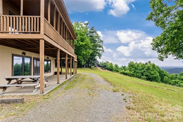 576 Lake Vista DR, Glade Valley, NC 28627
