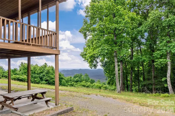 576 Lake Vista DR, Glade Valley, NC 28627