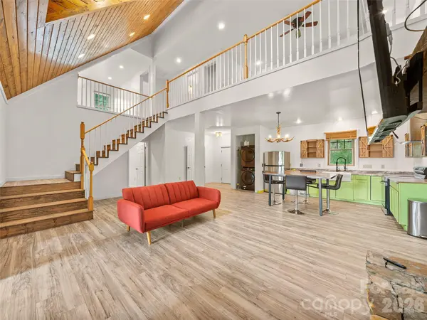 140 Falls Crossing RD, Burnsville, NC 28714