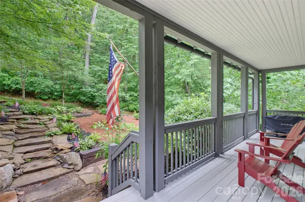 298 Hedgewood DR, Tuckasegee, NC 28783
