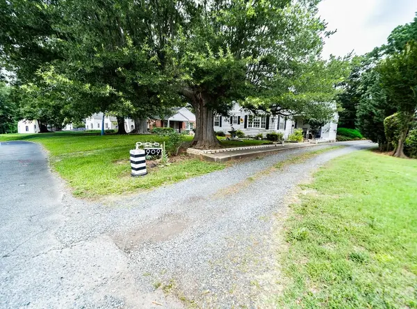 909 Drummond AVE, Charlotte, NC 28205