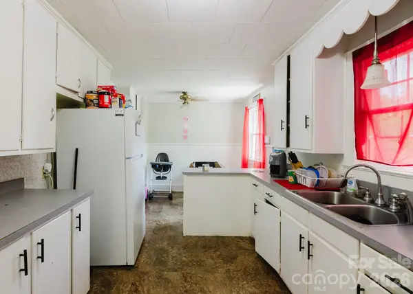 303 Myrtle AVE, Hamlet, NC 28345