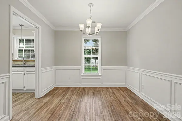 8904 Brown Oak CT, Charlotte, NC 28227