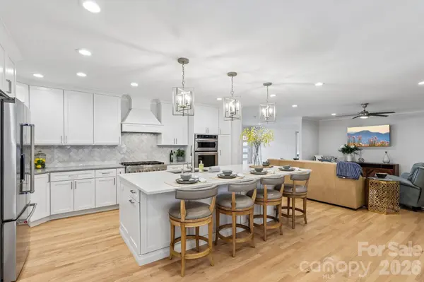 1315 Holmes DR, Charlotte, NC 28209