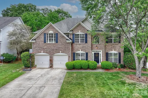 9318 Autumn Applause DR, Charlotte, NC 28277