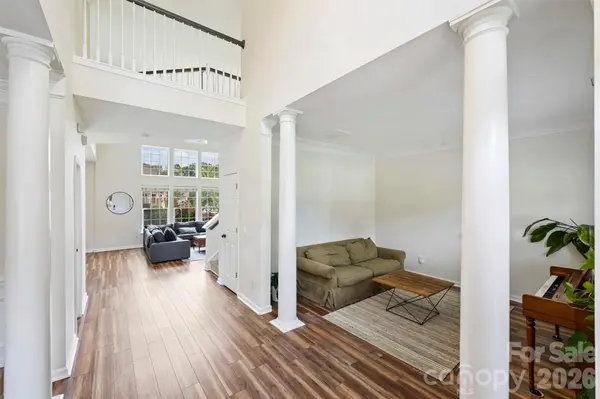 9318 Autumn Applause DR, Charlotte, NC 28277