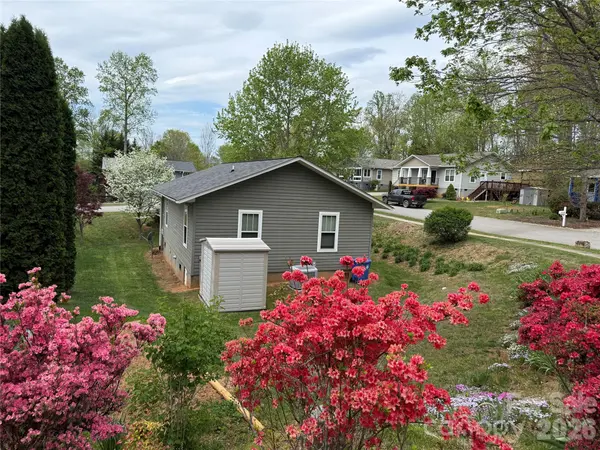 137 Warren Haynes DR, Asheville, NC 28806