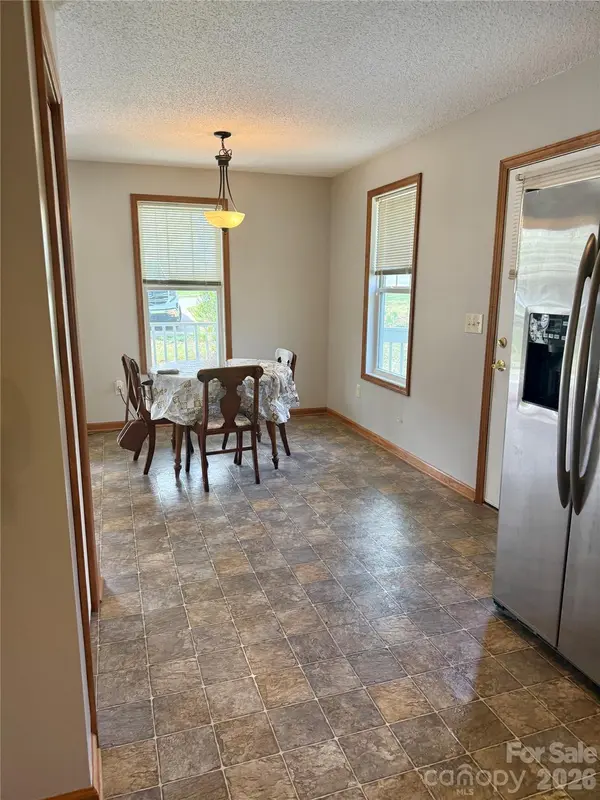 137 Warren Haynes DR, Asheville, NC 28806