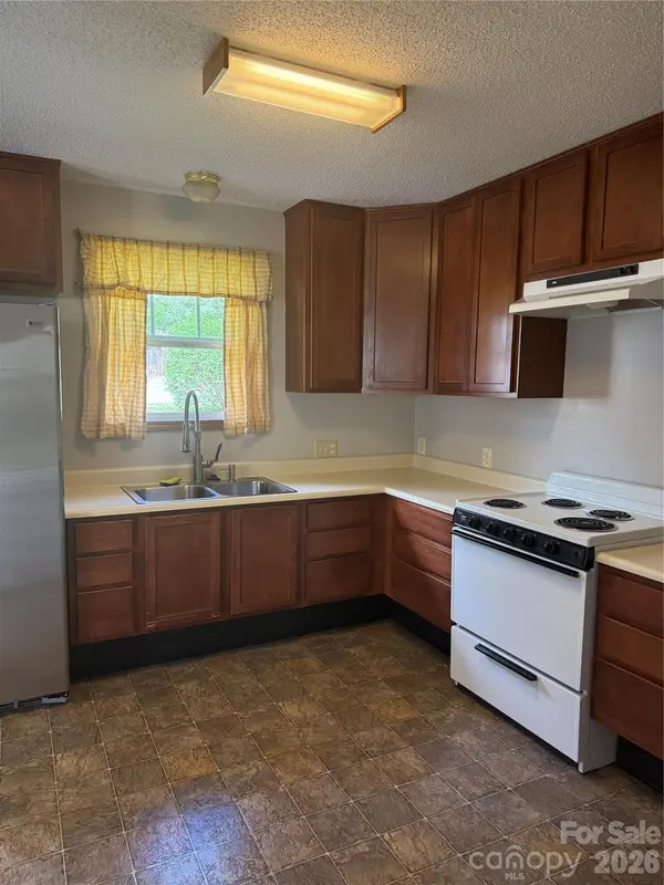 137 Warren Haynes DR, Asheville, NC 28806