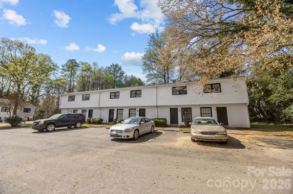 2909 Burgess DR, Charlotte, NC 28208