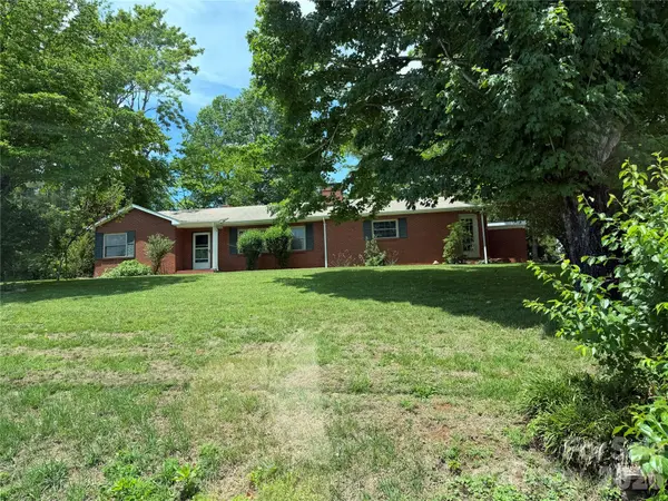 901 Ridgecrest DR NE, Lenoir, NC 28645