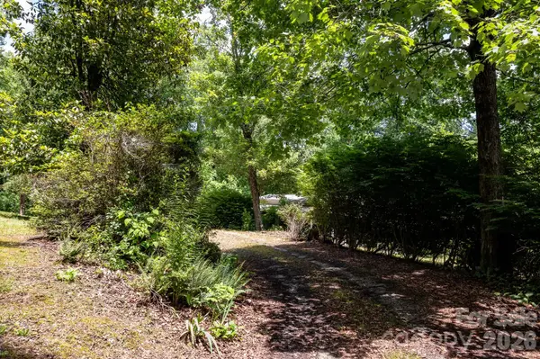 82 Englewood DR, Hendersonville, NC 28739