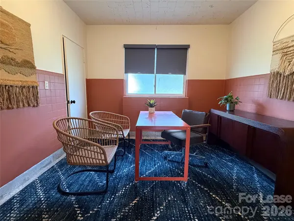 1101 N Main ST #8, Waynesville, NC 28786