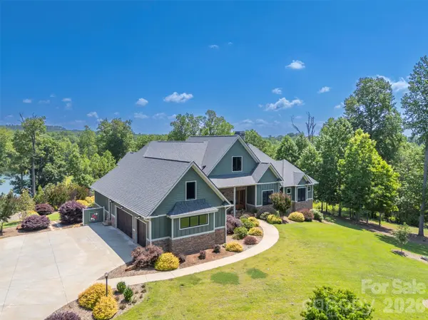 398 Mapleton LN, Columbus, NC 28722