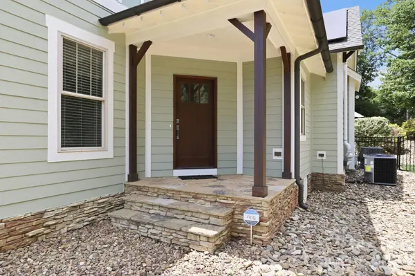 1104 Sawtooth Oak LN, Belmont, NC 28012