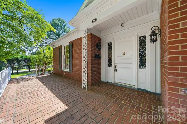 826 S College AVE, Newton, NC 28658