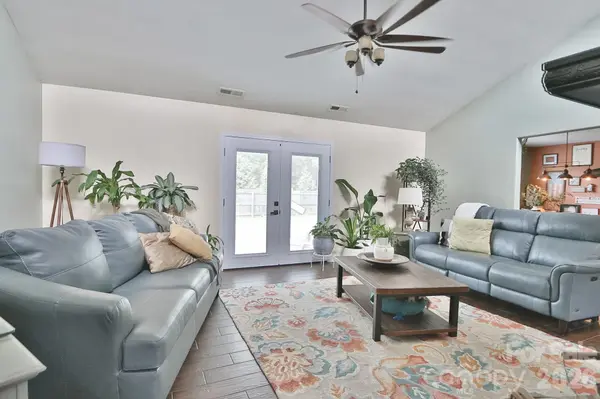 4220 Mae-Len DR, Winston Salem, NC 27107