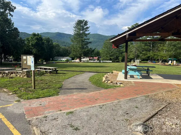 9999 Northeast AVE, Swannanoa, NC 28778