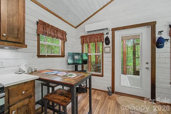 243 Jonquil Woods RD, Franklin, NC 28734