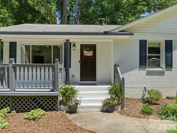 6819 Woodstock DR, Charlotte, NC 28210