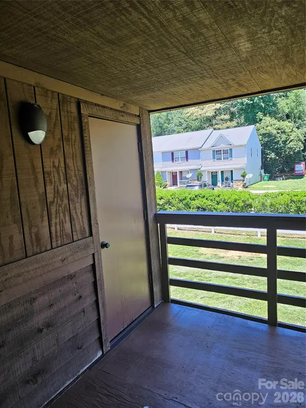 1831 J Julian LN, Charlotte, NC 28208