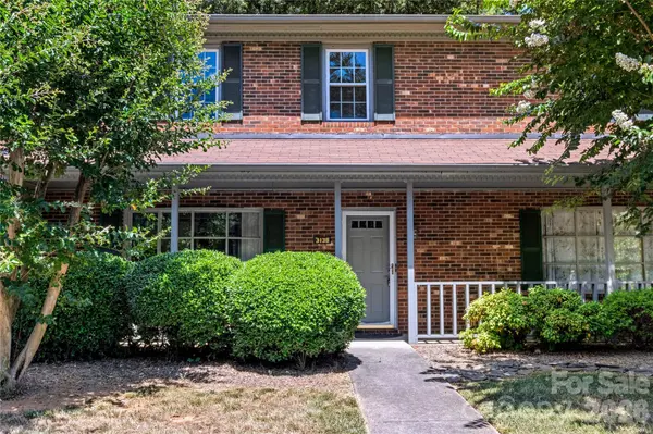 3138 Burke Mill CT, Winston Salem, NC 27103