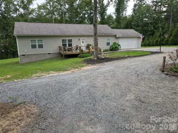 51 Hermit Springs TRL, Hendersonville, NC 28739