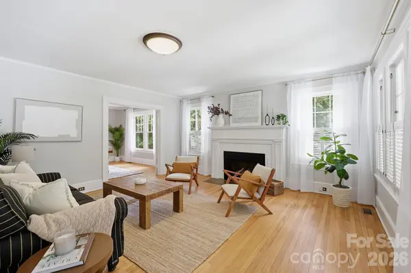23 Warwick PL, Asheville, NC 28804
