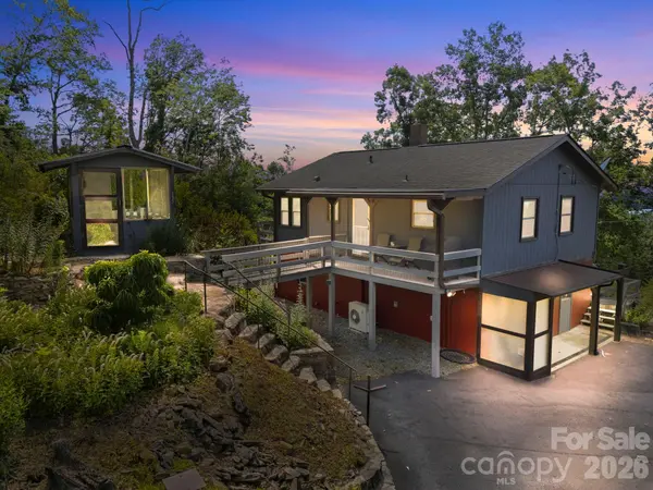 854 Ox Creek Crest LN, Weaverville, NC 28787