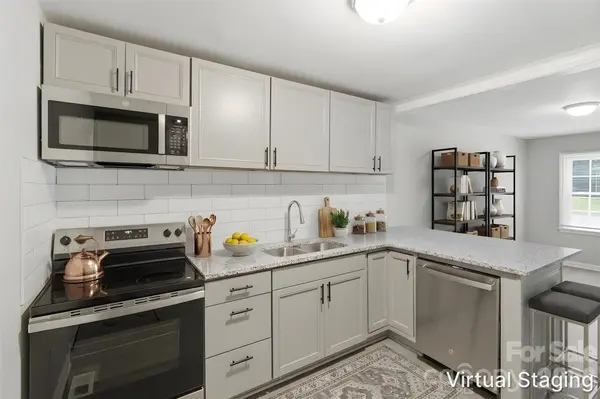 2732 Thornton RD, Charlotte, NC 28208