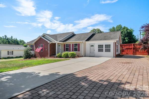 114 Glenwood Valley DR, Harmony, NC 28634