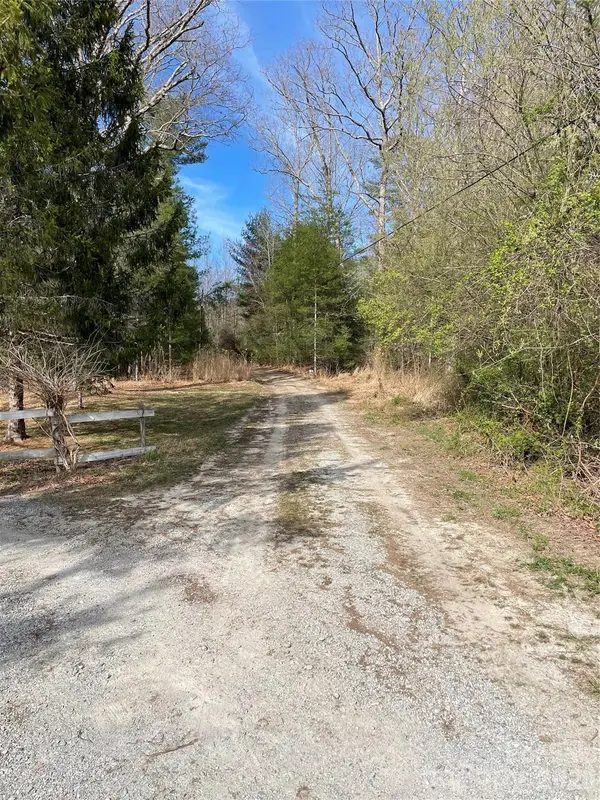 221 Old Sunset Hill RD, Hendersonville, NC 28792