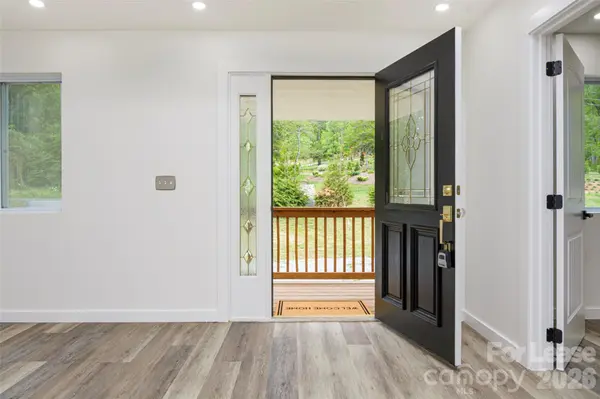 286 Berkeley RD, Hendersonville, NC 28792