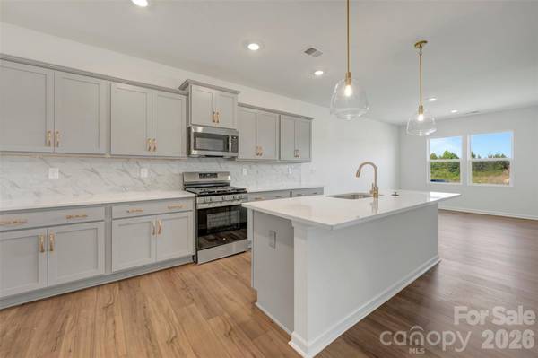 2173 Clifton RD, Sherrills Ford, NC 28673