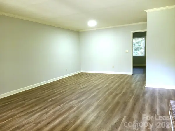 2141 Selwyn AVE #111, Charlotte, NC 28207