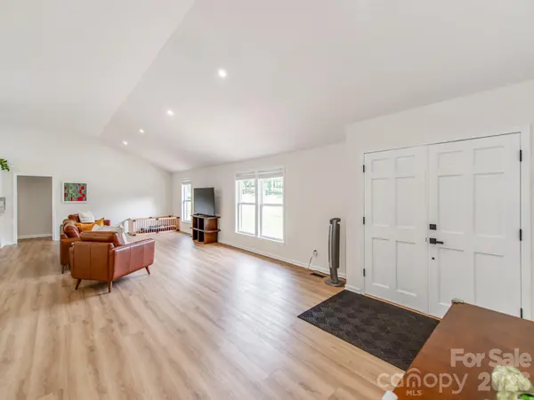 629 Belmorrow DR, Charlotte, NC 28214