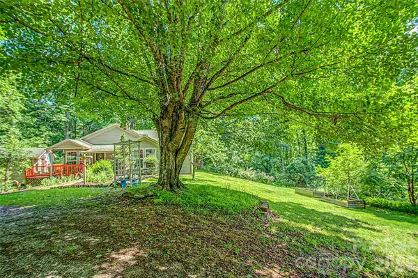 76 Winsome TRL, Hendersonville, NC 28739
