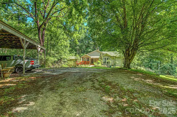 76 Winsome TRL, Hendersonville, NC 28739