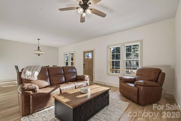 5676 MARBLESTONE DR, Granite Falls, NC 28630