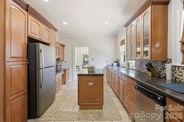 209 Grandin RD, Charlotte, NC 28208