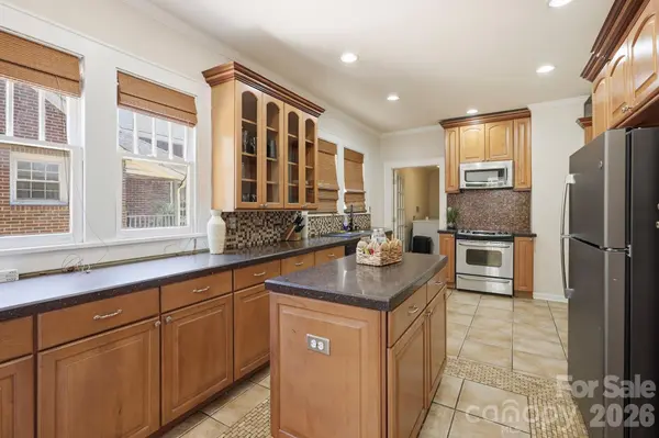 209 Grandin RD, Charlotte, NC 28208
