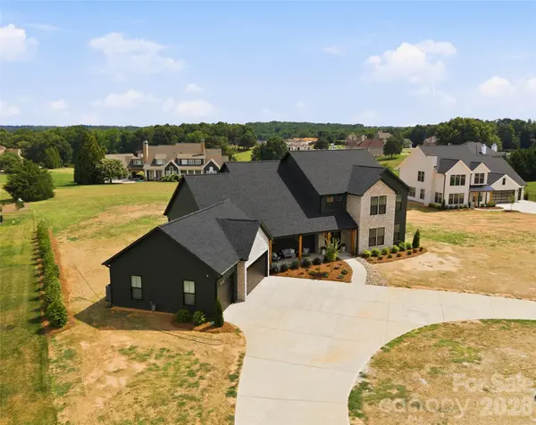 1055 Rolling Meadows DR, Mooresville, NC 28115