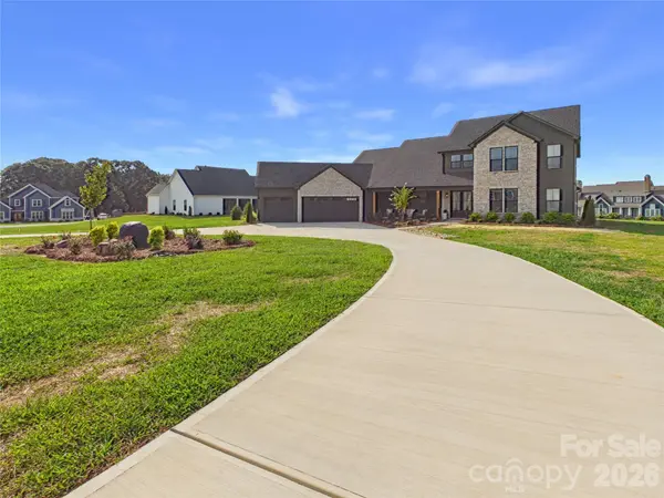 1055 Rolling Meadows DR, Mooresville, NC 28115