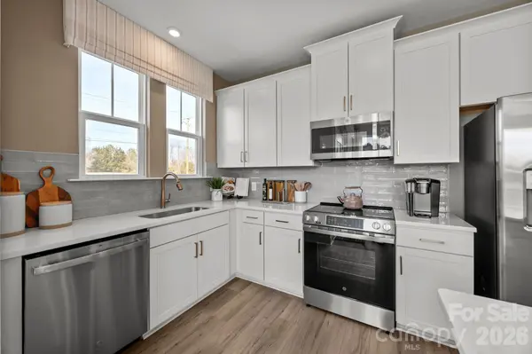 9027 Gulledge CT, Charlotte, NC 28262