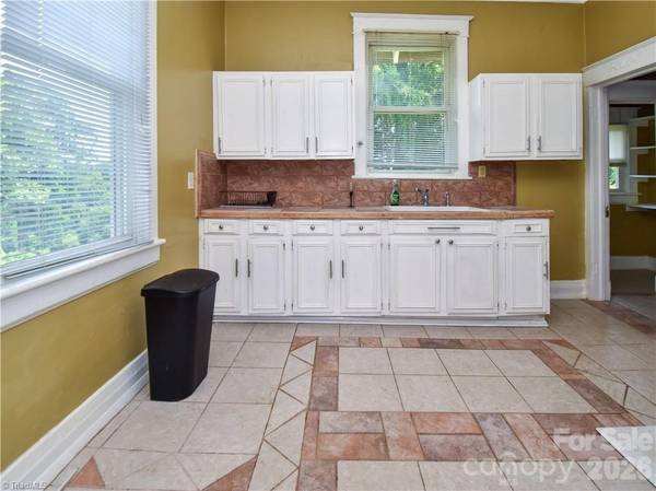 517 N Cameron AVE, Winston Salem, NC 27101