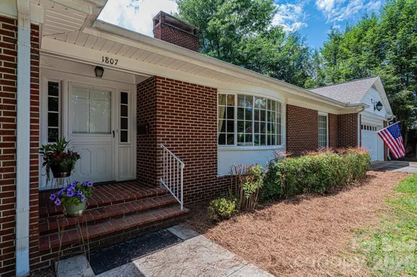 1807 5th ST NW, Hickory, NC 28601