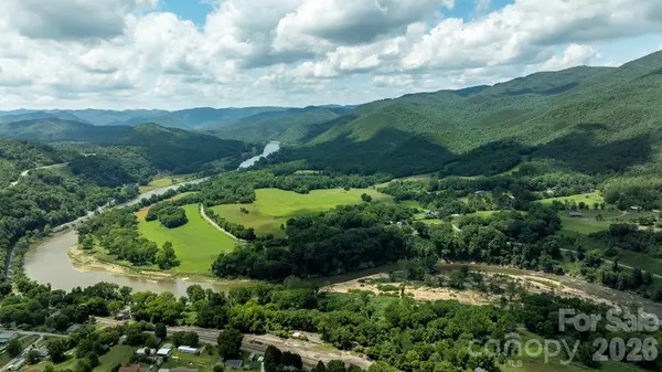 821 River RD, Hot Springs, NC 28743